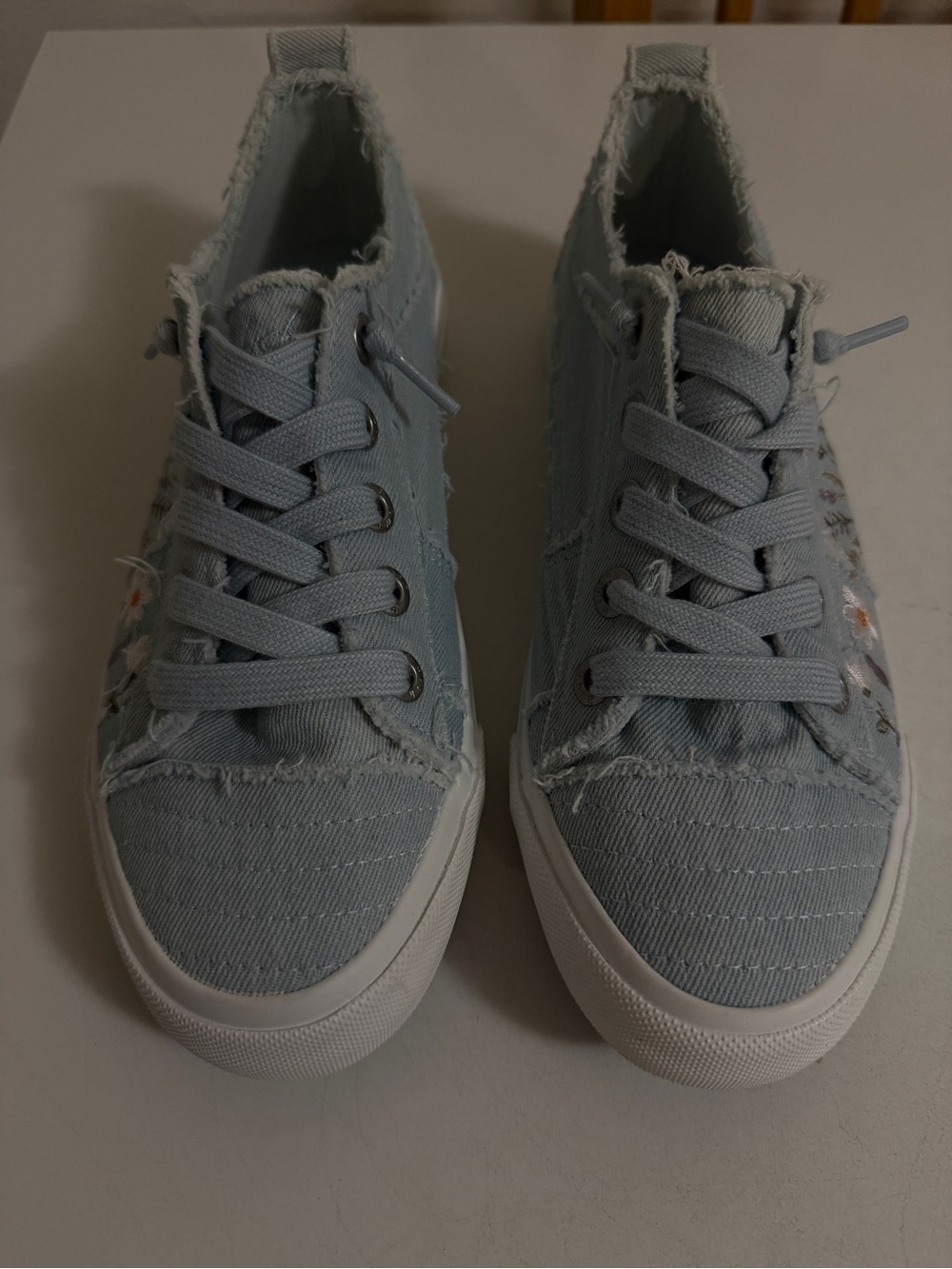 Malibu Light Blue Daisy Embroidered Canvas Sneakers - Picture 4 of 7